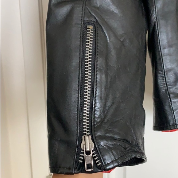 Wilson’s Leather - Picture 9 of 9